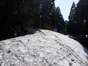 和木登山口の残雪