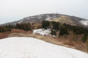 ドンデン高原は所々に残雪あり