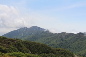 尻立山から金北山を望む