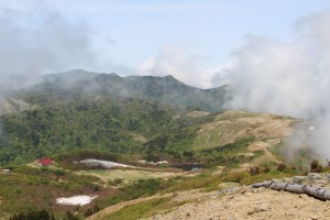 尻立山からドンデン池方面を望む