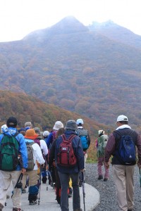 奥に見えるのが金北山！