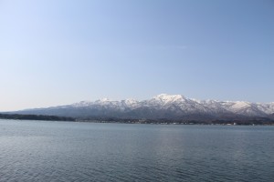 金北山・妙見山を望む